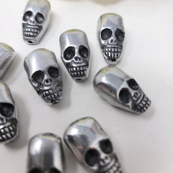 Silvertone Scary Skull Beads 10 pcs Metal Heavy 23 x 13 x 10mm - Picture 4 of 5